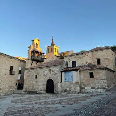 Vut Los Condes Garaje Privado Zamora Exterior photo